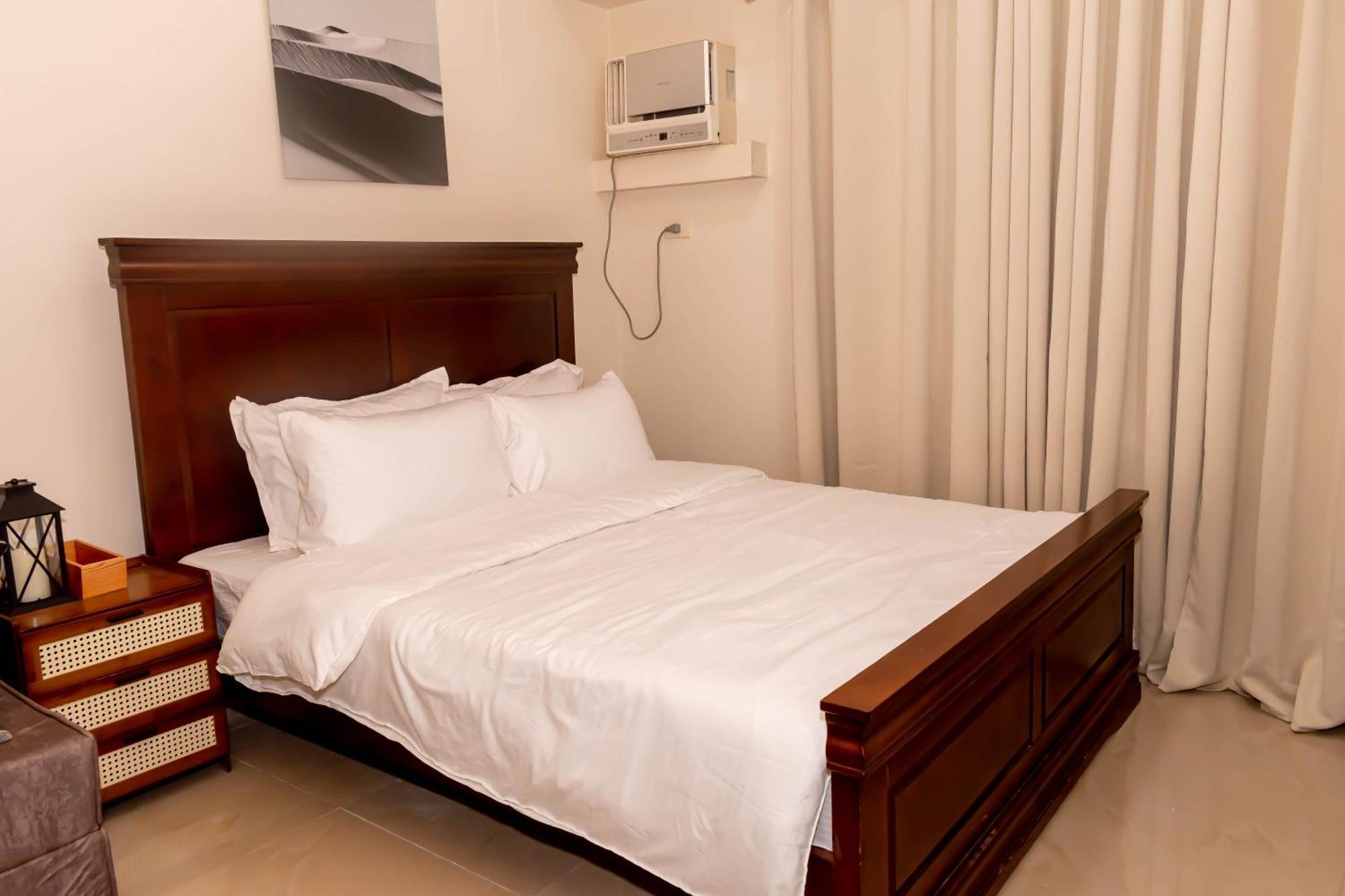 Amora Suites At The Beacon Makati Manila Room photo